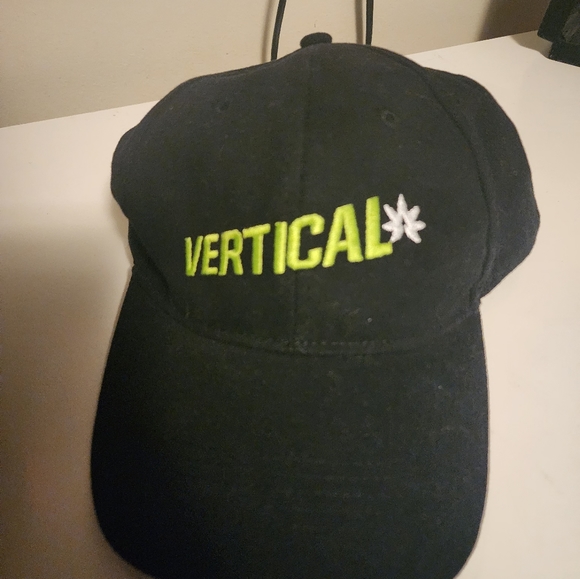 Vertical Hat - Picture 3 of 4